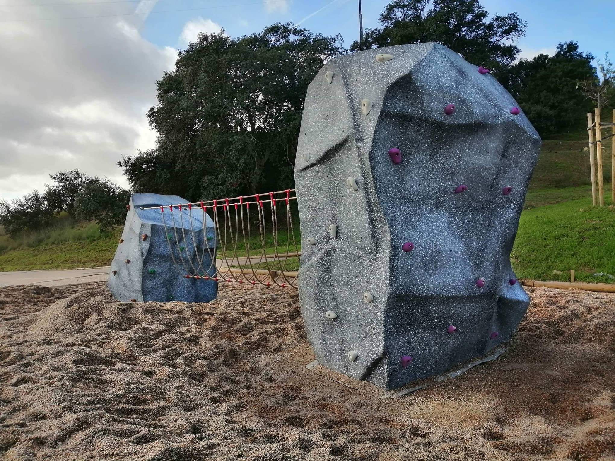 Monólitos de escalada em fibra de vidro, para espaço exterior